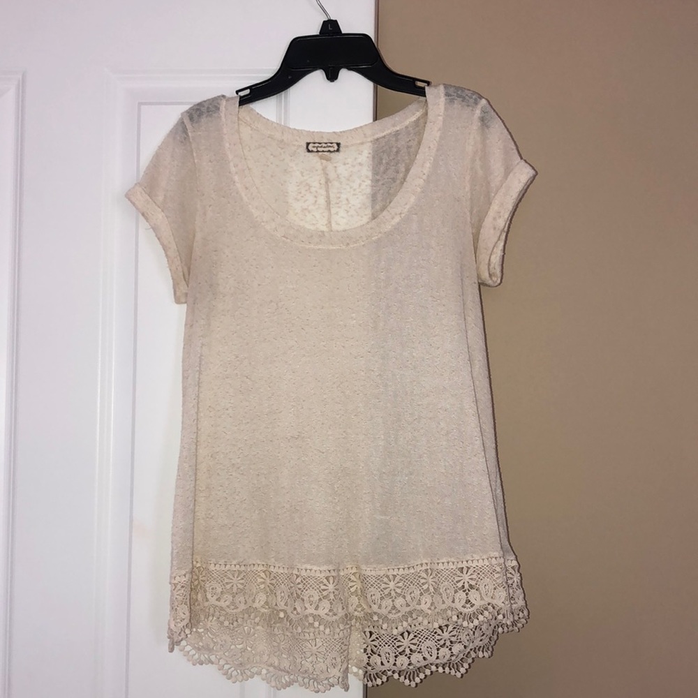 Eyeshadow (Buckle) Small Cream Short Sleeve Top